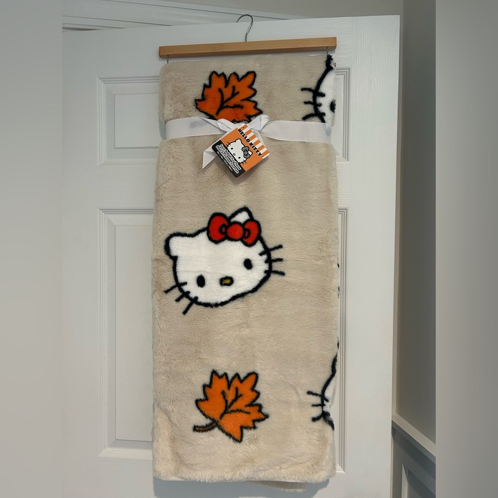 Hello Kitty Fall beige Leaves Faux Rabbit Fur Throw blanket